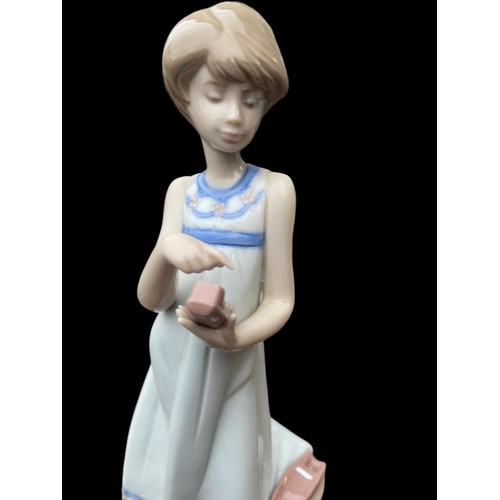 174 - LLADRO TELEPHONE LADY 8