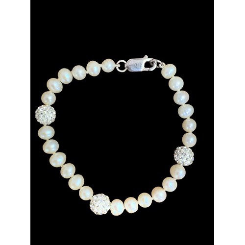 177 - A CULTURED PEARL BRACELET SET WITH GEMS WITH A LOBSTER SILVER CLASP