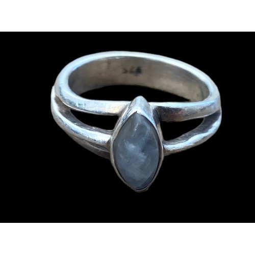 504A - A TRIPLE SILVER BAND MOONSTONE SET RING