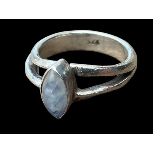 504A - A TRIPLE SILVER BAND MOONSTONE SET RING