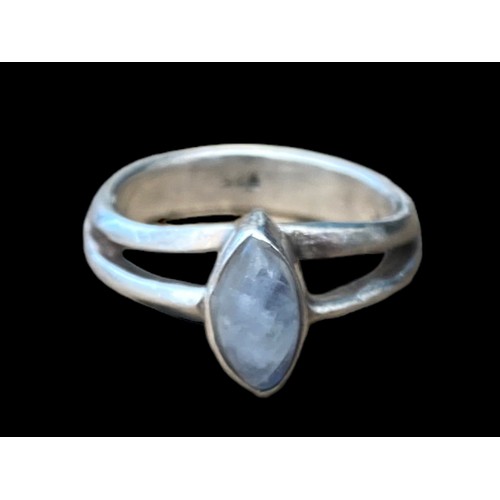 504A - A TRIPLE SILVER BAND MOONSTONE SET RING