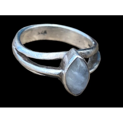 504A - A TRIPLE SILVER BAND MOONSTONE SET RING