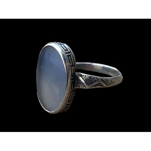 500A - AN ORNATE SILVER MOONSTONE RING