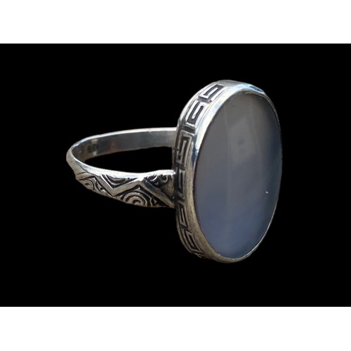 500A - AN ORNATE SILVER MOONSTONE RING