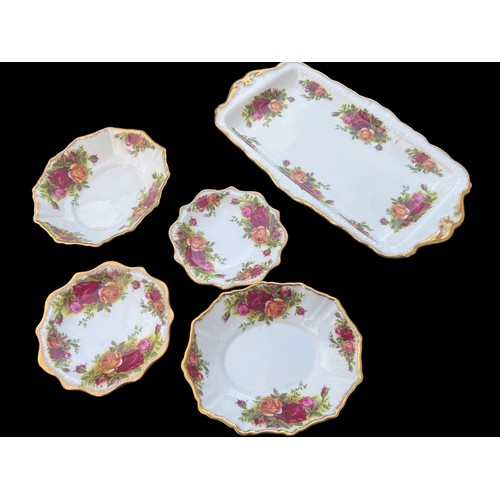 32 - OLD COUNTRY ROSE SANDWICH PLATE AND 4 SHAPED DISHES