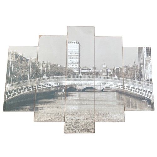 59 - 2 AMERICAN CITY SCENE PICTURES ON WOODEN BOARDS