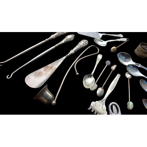 251 - A QUANITY OF CUTLERY TO INCLUDE SILVER HANDLED ITEMS