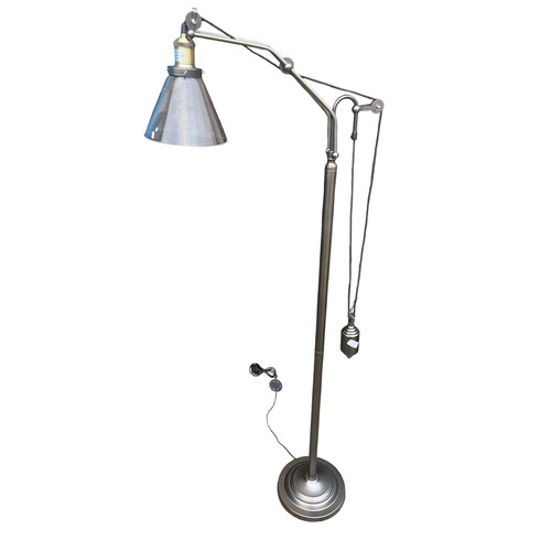 86 - A NEW INDUSTRIAL STYLE FLOOR LAMP WITH COUNTER WEIGHT FOR ADJUSTING HEIGHT