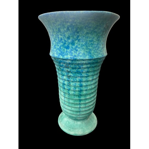 321 - A STUNNING CERAMIC RIBBED ANTIQUE BRITISH MADE VASE WITH MARKINGS TO BASE APPROX 12