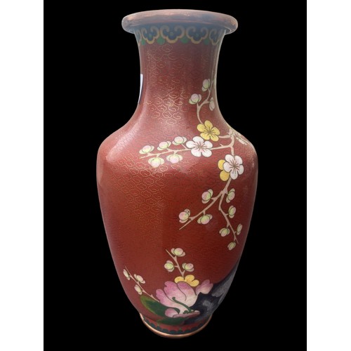 330 - A CLOISONNE VASE DISPLAYING FLOWERS & BIRDS 10