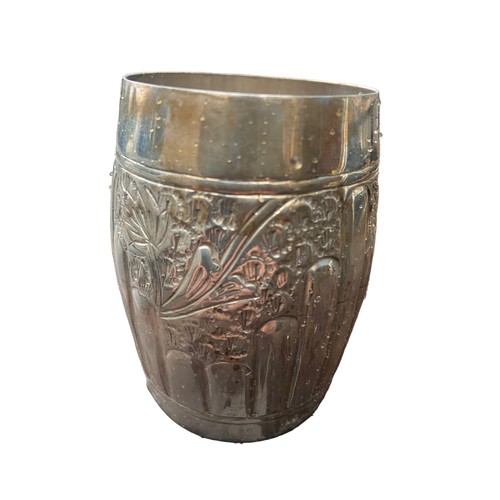 284 - A SILVER VASE  IN PILLAR DESIGN WITH FLOWER LEAF BASE 2cm BASE 5.5CM HIGH 109grm