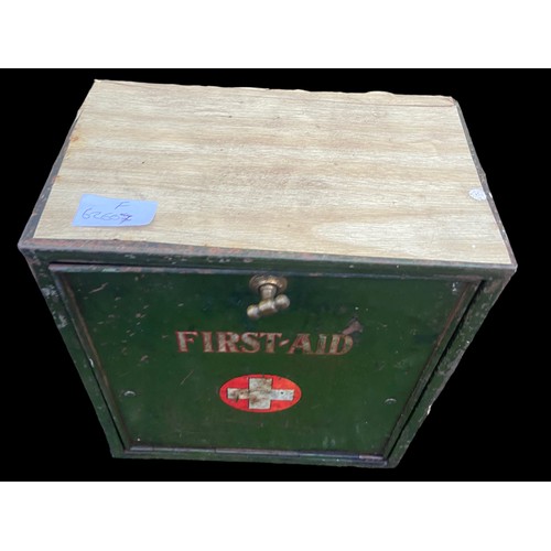 348 - A VINTAGE 1st AID TINPLATE BOX