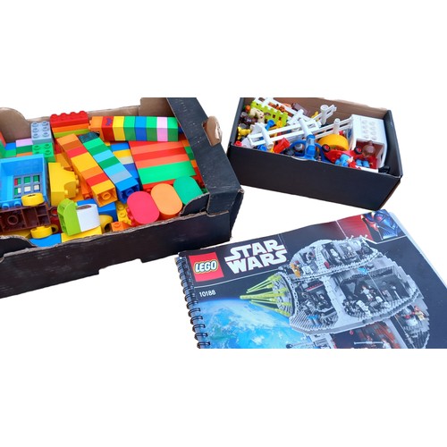 399 - A LARGE MIXED LOT OF LEGO & DUPLO