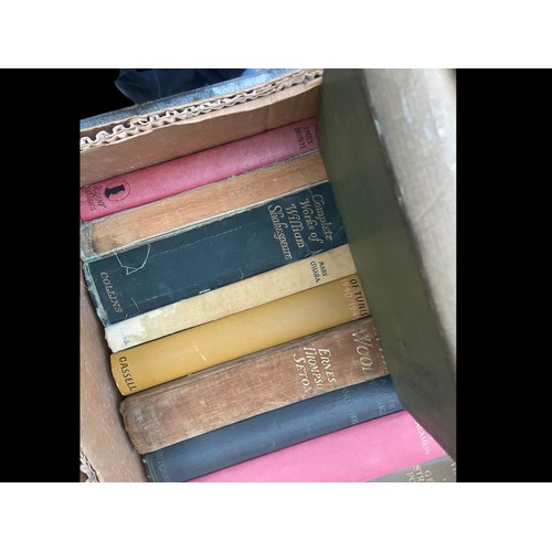 407 - A BOX OF MIXED VINTAGE AND ANTIQUE BOOKS