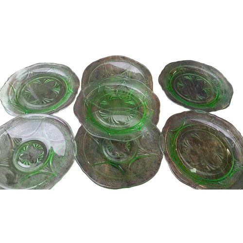 QTY OF URANIUM GLASS   1100432908 PREVIEW.JPG