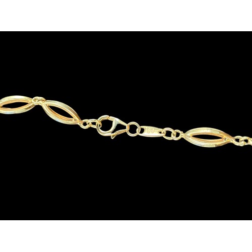 541 - A NEW 9ct GOLD OPEN OVAL LINK WITH LOBSTER CLASPS 8.0grm