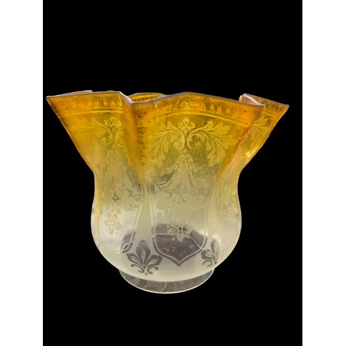 545 - AN ANTIQUE ETCHED YELLOW GLASS TULIP OIL LAMP SHADE