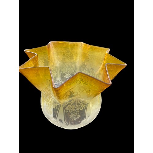 545 - AN ANTIQUE ETCHED YELLOW GLASS TULIP OIL LAMP SHADE