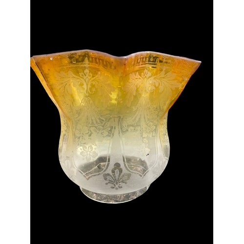 545 - AN ANTIQUE ETCHED YELLOW GLASS TULIP OIL LAMP SHADE