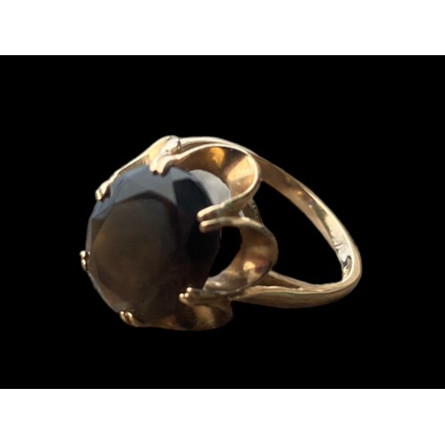 550 - 9ct GOLD SMOKEY QUARTZ RING SIZE M 3.2g