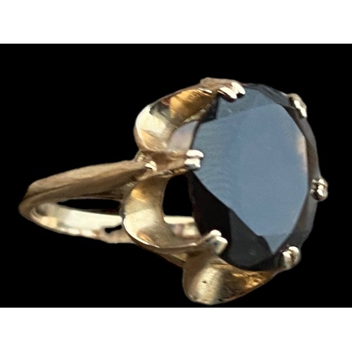 550 - 9ct GOLD SMOKEY QUARTZ RING SIZE M 3.2g