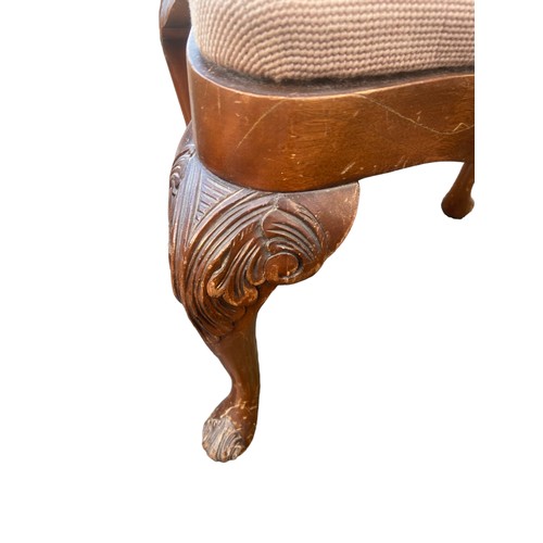 651 - A BEAUTIFULLY SHAPED TAPESTRY TOPPED CARVED LEG VICTORIAN STOOL GILLESPIE & WOODSIDE BELFAST