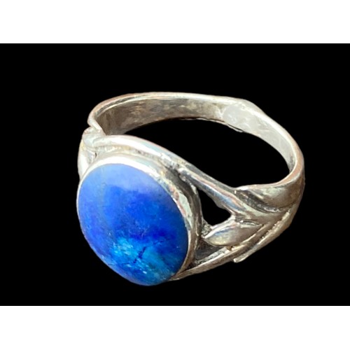 211A - AN ORNATE SILVER RING WITH A BLUE LAPIS STONE