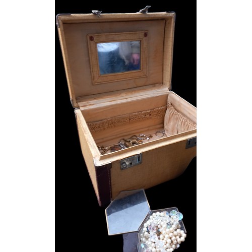 367 - A VINTAGE VANITY CASE & 3 BOXES OF MIXED COSTUME JEWELLERY