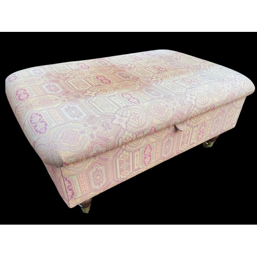 652 - A STORAGE OTTOMAN/FOOTSTOOL