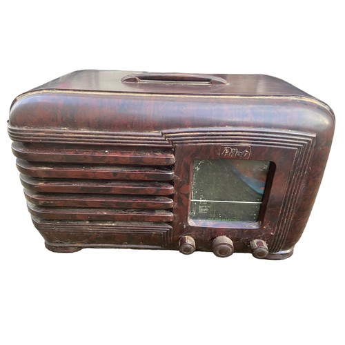 36 - A VINTAGE BAKOLITE RADIO