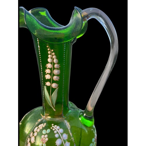 43 - A STUNNING HAND PAINTED FRILLED GREEN GLASS JUG 8.5