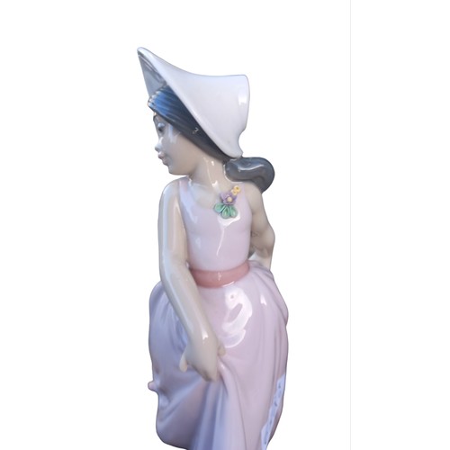 172 - A LLADRO LADY 7