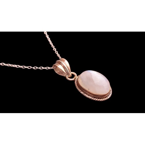 194 - BEAUTIFUL SILVER MOONSTONE PENDANT ON A SILVER CHAIN