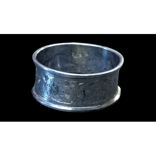 137 - A SILVER NAPKIN RING WEIGHS 8.57G