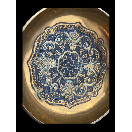 252 - AN ORNATE HEAVY BRASS DISH 4.5