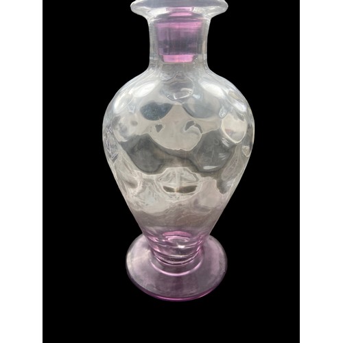 314 - A DESIGNER GLASS DECANTER & 4 MATCHING GLASS WITH A LAVANDER TONE/FINISH