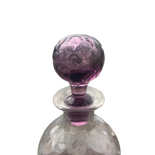 314 - A DESIGNER GLASS DECANTER & 4 MATCHING GLASS WITH A LAVANDER TONE/FINISH