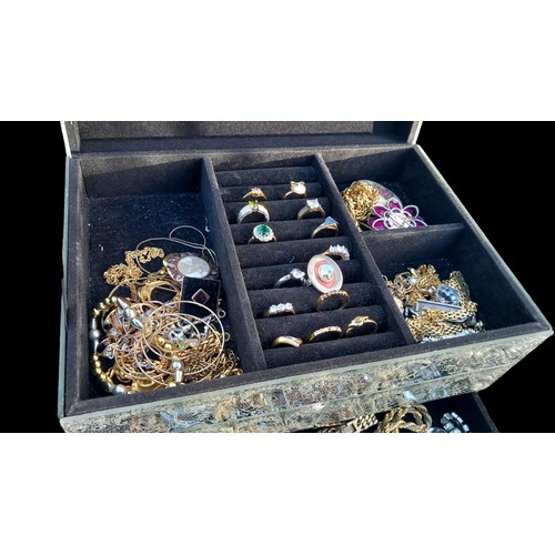 317 - LARGE MIRRORED JEWELLRY BOX AND CONTENTS