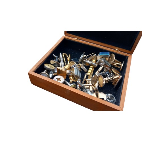 240 - LOT OF VINTAGE CUFF LINKS