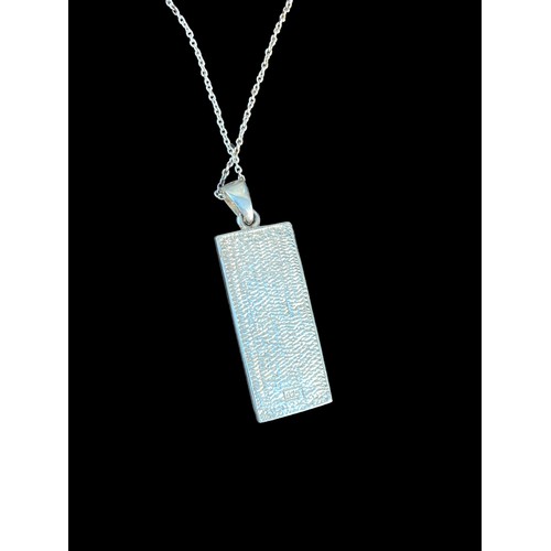 378 - A BEAUTIFUL SILVER & MOTHER OF PEARL PENDANT ON A SILVER CHAIN