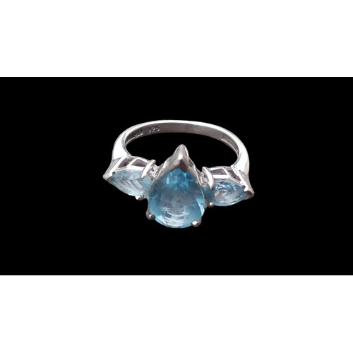 420 - A SILVER SET RING WITH AQUAMARINE STYLE STONES