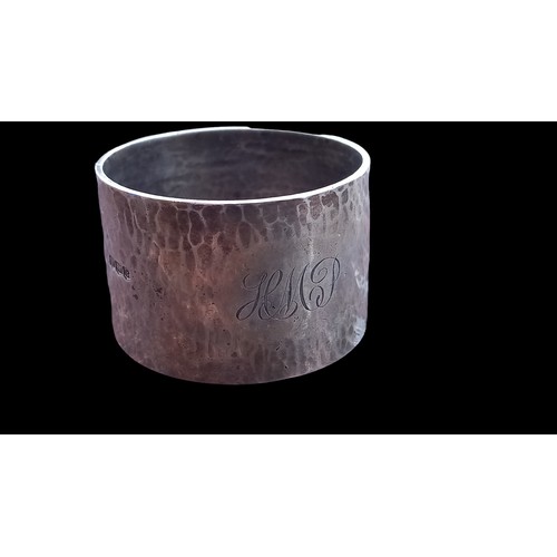 424 - A SHEFFIELD SILVER NAPKIN RING WEIGHS 59.86G