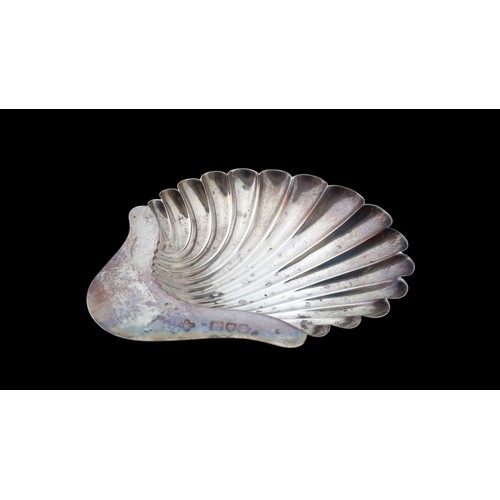 431 - LONDON SILVER SHELL DISH 40.8g