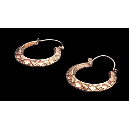 432 - A PAIR OF 9ct GOLD DREOLE STYLE HOOP EARRINGS