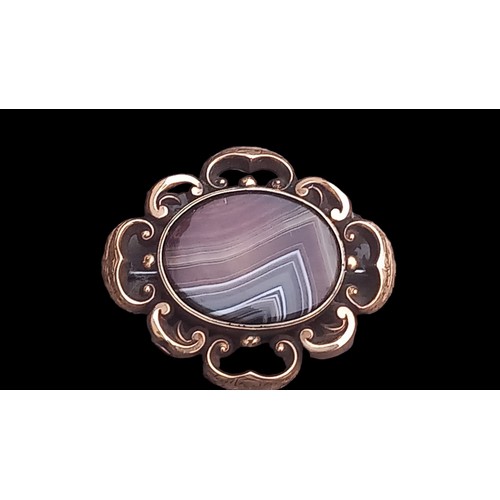 458 - AN ANTIQUE OVAL BROOCH SET WITH AGATE STONE  (METAL PIN)5X4.5cm