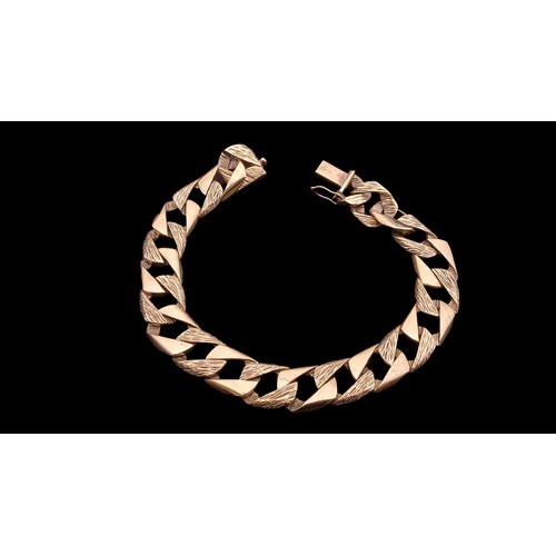 477 - A GENTS CHUNKY 9ct GOLD CURB LINK BRACELET WITH BARK PATTERN PUSH IN SNAP WITH SAFETY CATCH 27.8grm