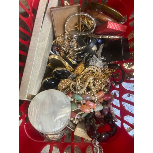 100A - A LARGE MIXED LOT OF JEWELLERY
