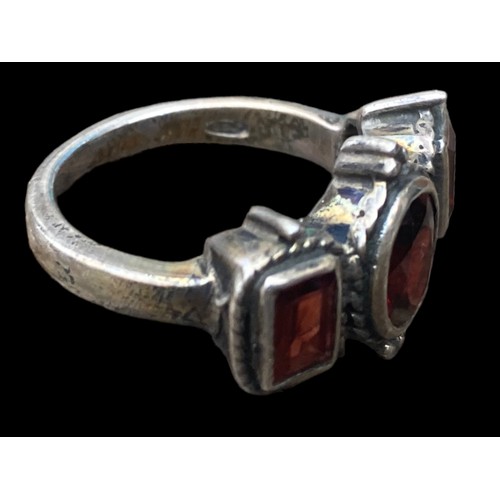 584 - A BEAUTIFULLY ORNATE GARNET STYLE SILVER RING