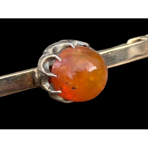 486 - A STUNNING HIGH QUALITY 15CT GOLD BROOCH SET WITH FIRE OPAL WEIGHS 6.2