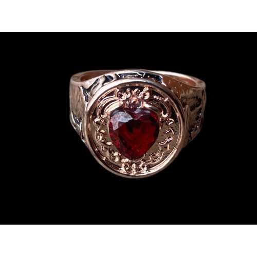 559 - ROSE GOLD COLOURED GARNET SET RING